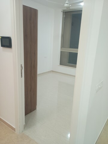 Furnished Amenities in 2 BHK Apartment at Hiranandani Eagleridge Wing B, Thane West – for Rent