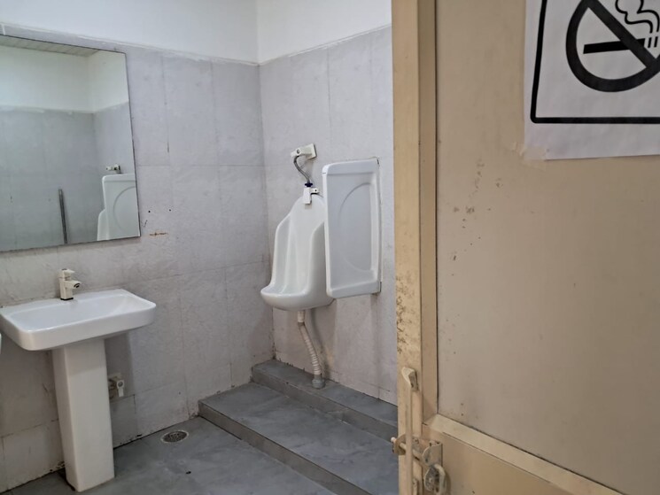 Bathroom, sector 63 Commercial Office Space 1500 Sq.Ft. In Sector 63 Noida 9296943
