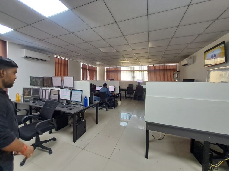 Team Area, sector 63 Commercial Office Space 1500 Sq.Ft. In Sector 63 Noida 9296943