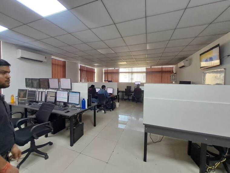 Team Area, sector 63 Commercial Office Space 1500 Sq.Ft. In Sector 63 Noida 9296943
