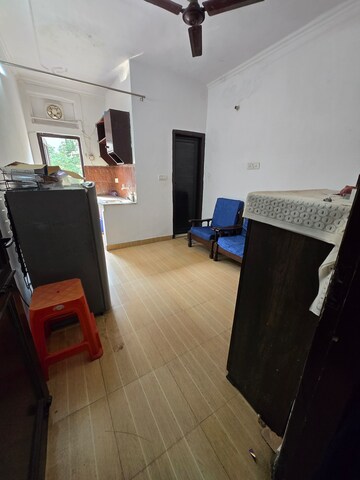 Furnished Amenities in 1.5 BHK Apartment at Lajpat Nagar 4 – for Rent
