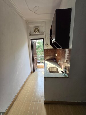 Furnished Amenities in 1.5 BHK Apartment at Lajpat Nagar 4 – for Rent