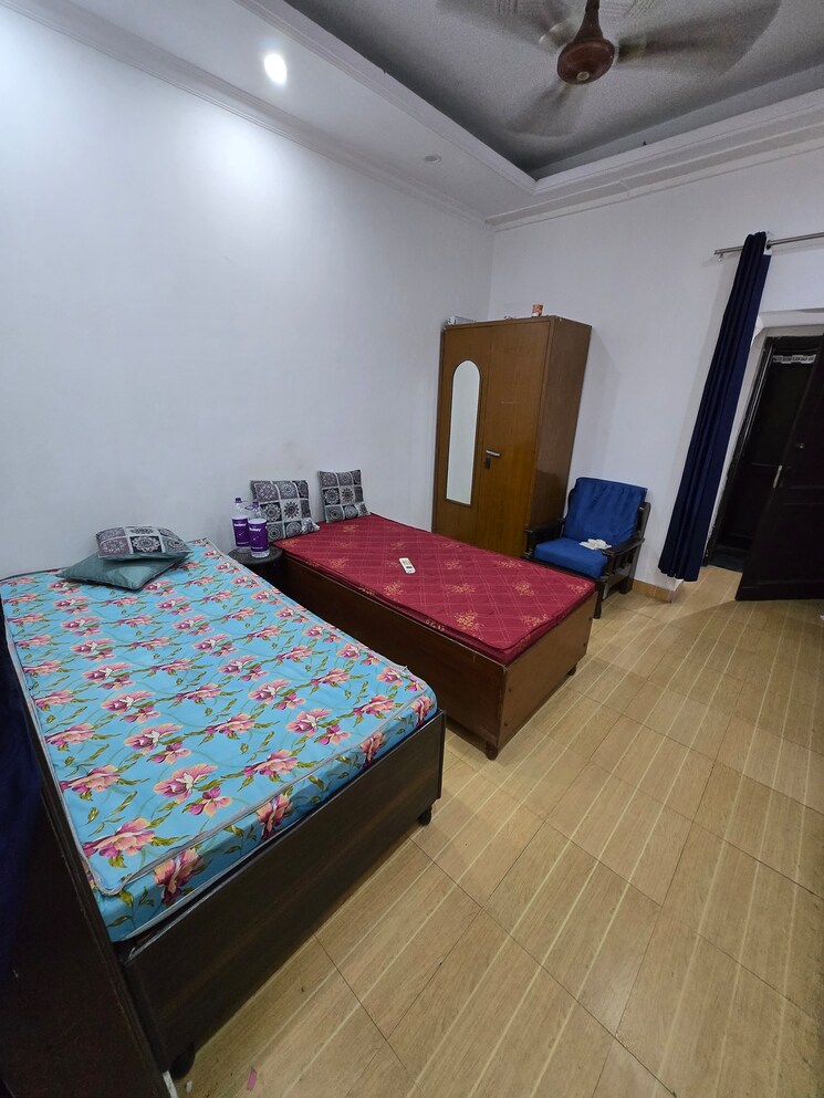 Bedroom, lajpat nagar 4 1.5 Bedroom 600 Sq.Ft. Apartment In Lajpat Nagar 4 Delhi 9296975