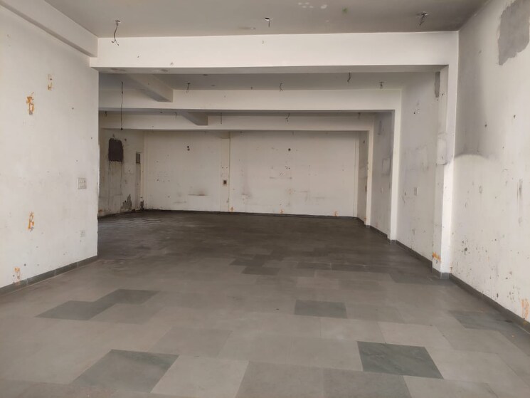 Room, site 4 sahibabad Commercial Warehouse 8000 Sq.Ft. In Site 4 Sahibabad Ghaziabad 9296981