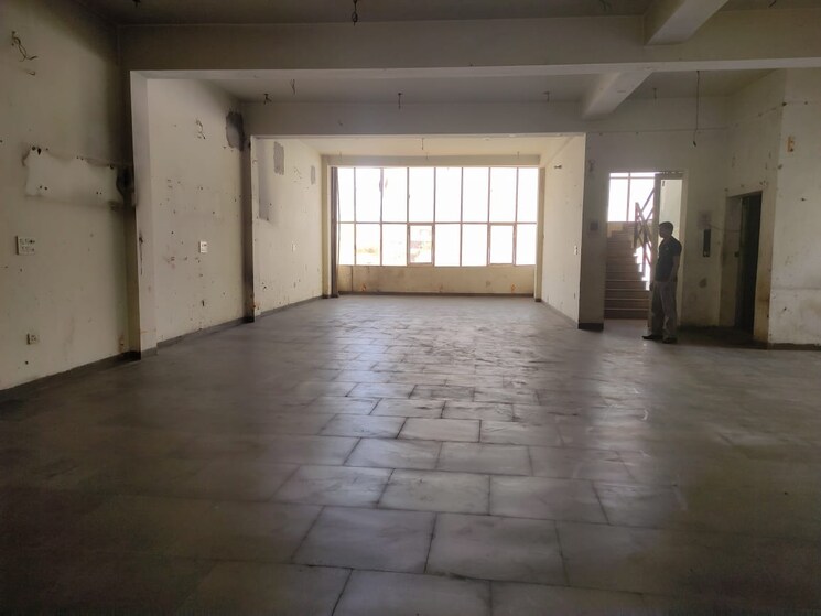 Room, site 4 sahibabad Commercial Warehouse 8000 Sq.Ft. In Site 4 Sahibabad Ghaziabad 9296981