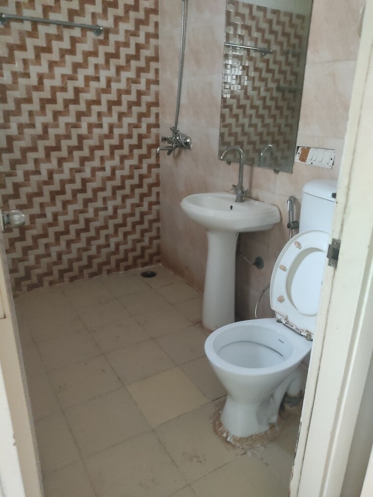 Bathroom, gaur-city-2-14th-avenue 2 Bedroom 985 Sq.Ft. Apartment In Sector 16c Greater Noida Greater Noida 9297007