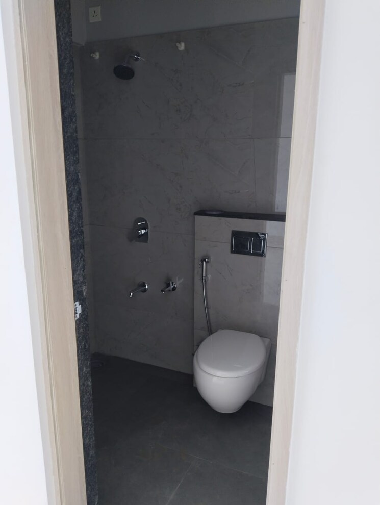 Bathroom, saheel-itrend-life 3 Bedroom 1020 Sq.Ft. Apartment In Wakad Pune 9297044