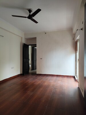 Room in 3 BHK Apartment at Aims Golf City, Sector 75 – for Rent