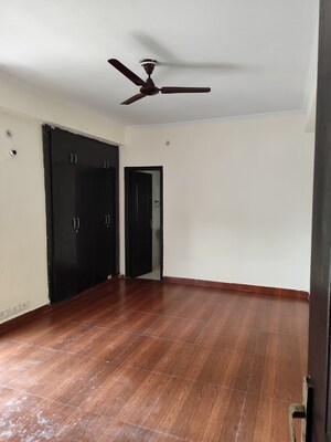 Room in 3 BHK Apartment at Aims Golf City, Sector 75 – for Rent