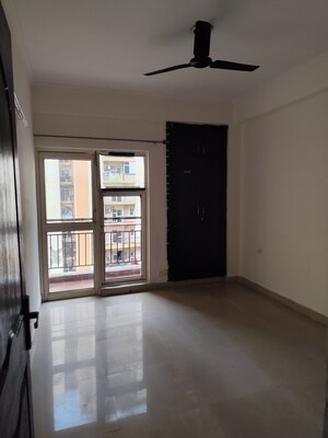 Room in 3 BHK Apartment at Aims Golf City, Sector 75 – for Rent