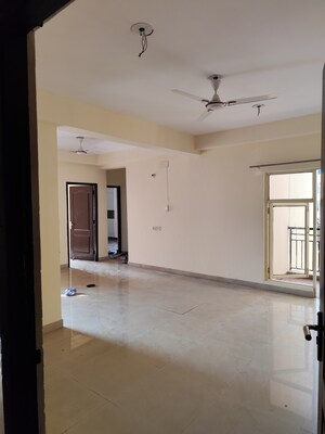 Room in 3.5 BHK Apartment at Aims Golf City, Sector 75 – for Rent