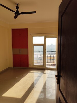 Room in 3.5 BHK Apartment at Aims Golf City, Sector 75 – for Rent
