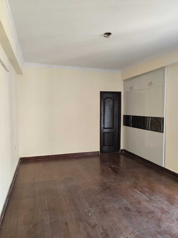 Room, aims-golf-city 3.5 Bedroom 1550 Sq.Ft. Apartment In Sector 75 Noida 9297087