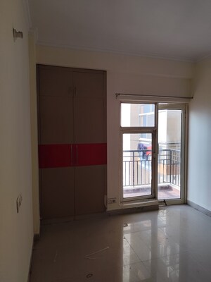 Room in 3.5 BHK Apartment at Aims Golf City, Sector 75 – for Rent