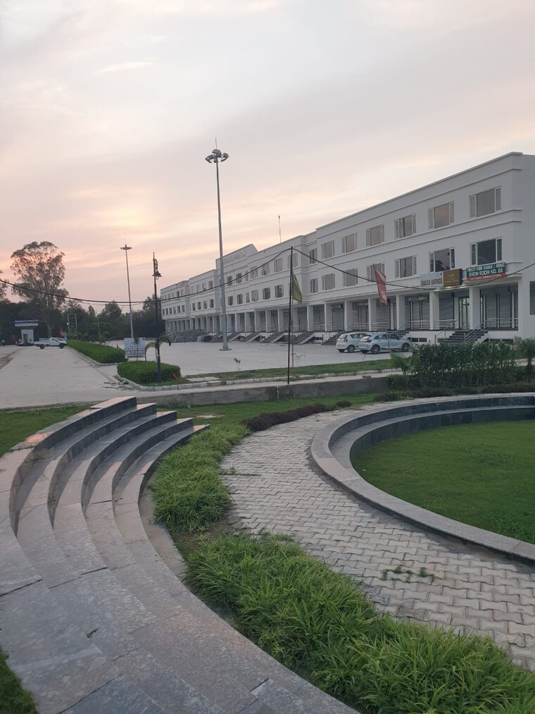 Exterior View, kharar kurali highway Commercial Showroom 1570 Sq.Ft. In KharaR Kurali Highway Mohali 9297108