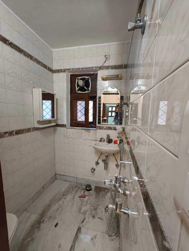 Exterior View, chittaranjan park 3 Bedroom 150 Sq.Yd. Builder Floor In Chittaranjan Park Delhi 9297090