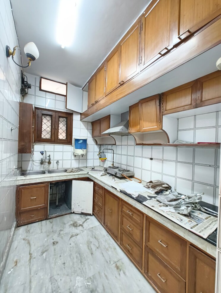 Kitchen, chittaranjan park 3 Bedroom 150 Sq.Yd. Builder Floor In Chittaranjan Park Delhi 9297090