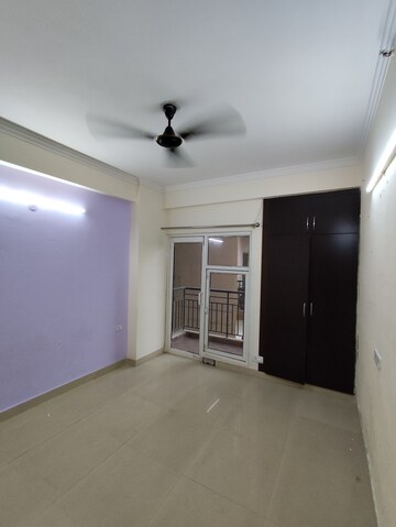 Room in 3.5 BHK Apartment at Aims Golf City, Sector 75 – for Rent