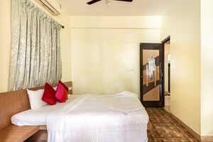 Bedroom in 6 BHK Villa at Candolim – for Rent