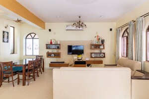 Living Room in 6 BHK Villa at Candolim – for Rent