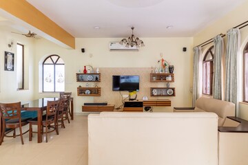 Living Room in 6 BHK Villa at Candolim – for Rent