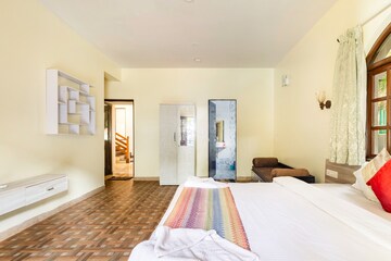 Bedroom in 6 BHK Villa at Candolim – for Rent