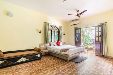 Living Room in 6 BHK Villa at Candolim – for Rent