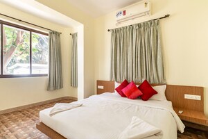 Bedroom in 6 BHK Villa at Candolim – for Rent