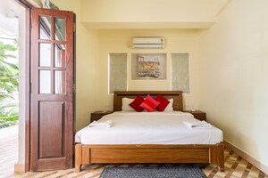 Bedroom in 6 BHK Villa at Candolim – for Rent