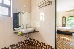 Bathroom in 6 BHK Villa at Candolim – for Rent