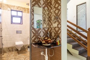 Bathroom in 6 BHK Villa at Candolim – for Rent