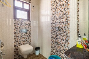 Bathroom in 6 BHK Villa at Candolim – for Rent