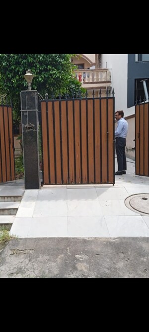 Bedroom in 3 BHK Builder Floor at Parsvnath Platinum, Sector Swarn Nagri – for Sale