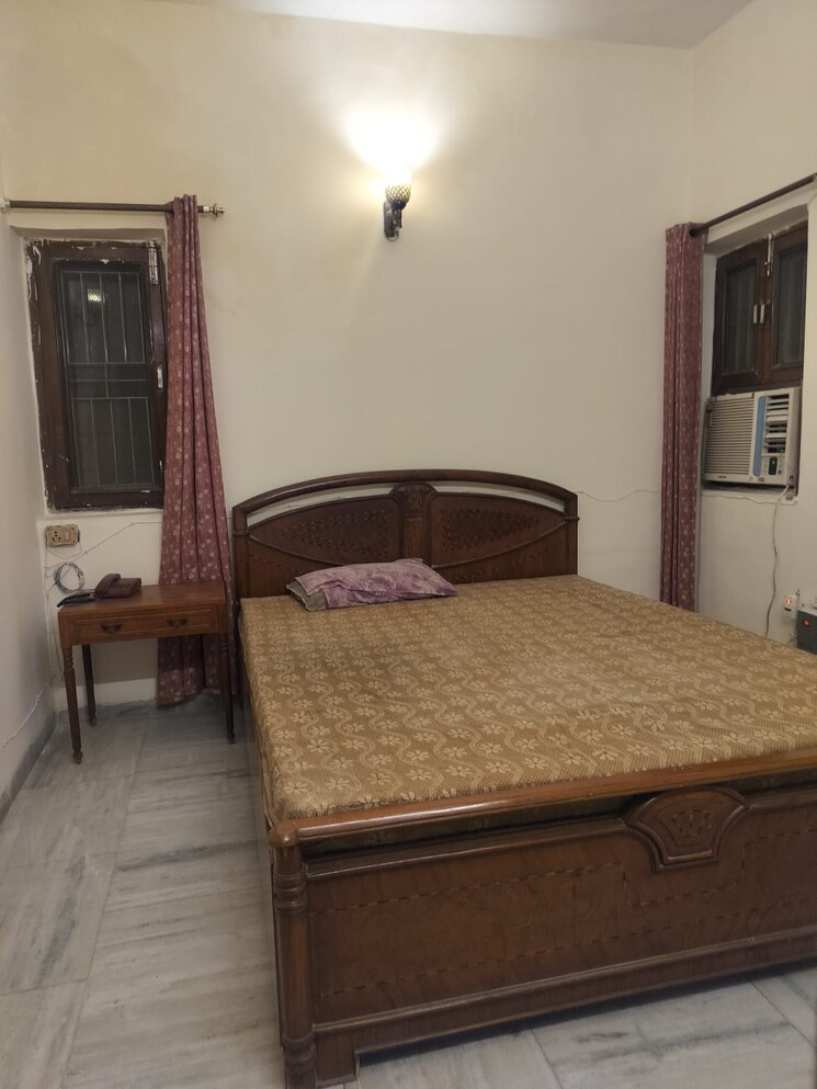 Bedroom, arun-vihar 1 RK 300 Sq.Ft. Apartment In Sector 29 Noida 9297130