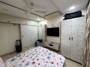 Bedroom in 2.5 BHK Apartment at Andheri West – for Rent