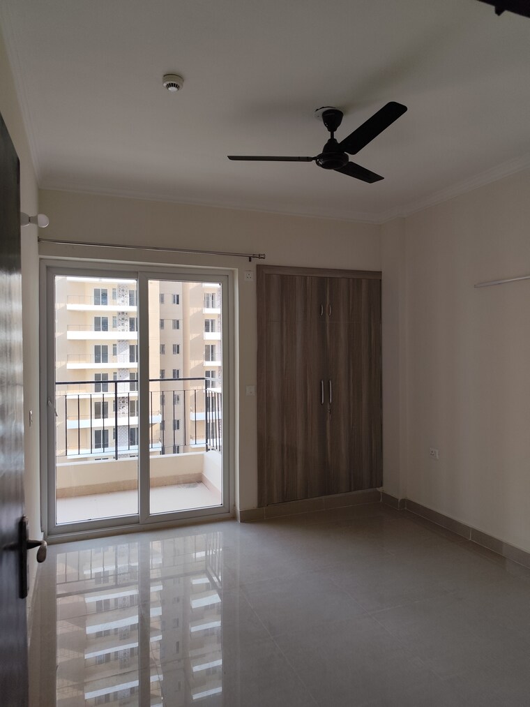 Room, aims-golf-avenue-i 3.5 Bedroom 1825 Sq.Ft. Apartment In Sector 75 Noida 9297133