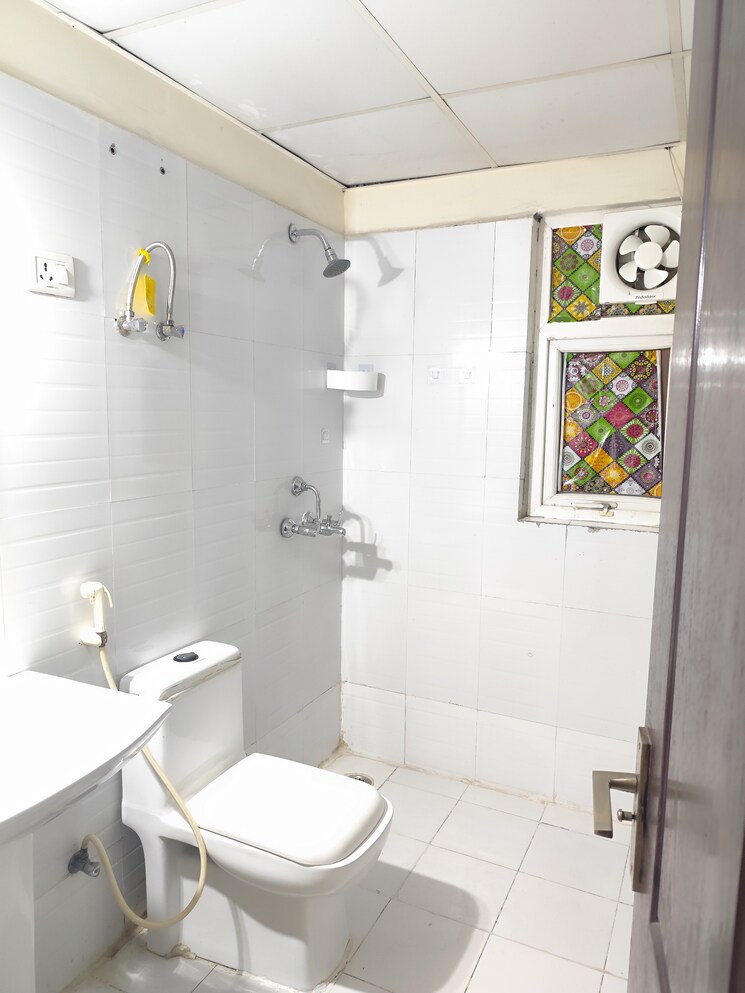 Bathroom, aims-golf-avenue-ii 2.5 Bedroom 1100 Sq.Ft. Apartment In Sector 75 Noida 9297140