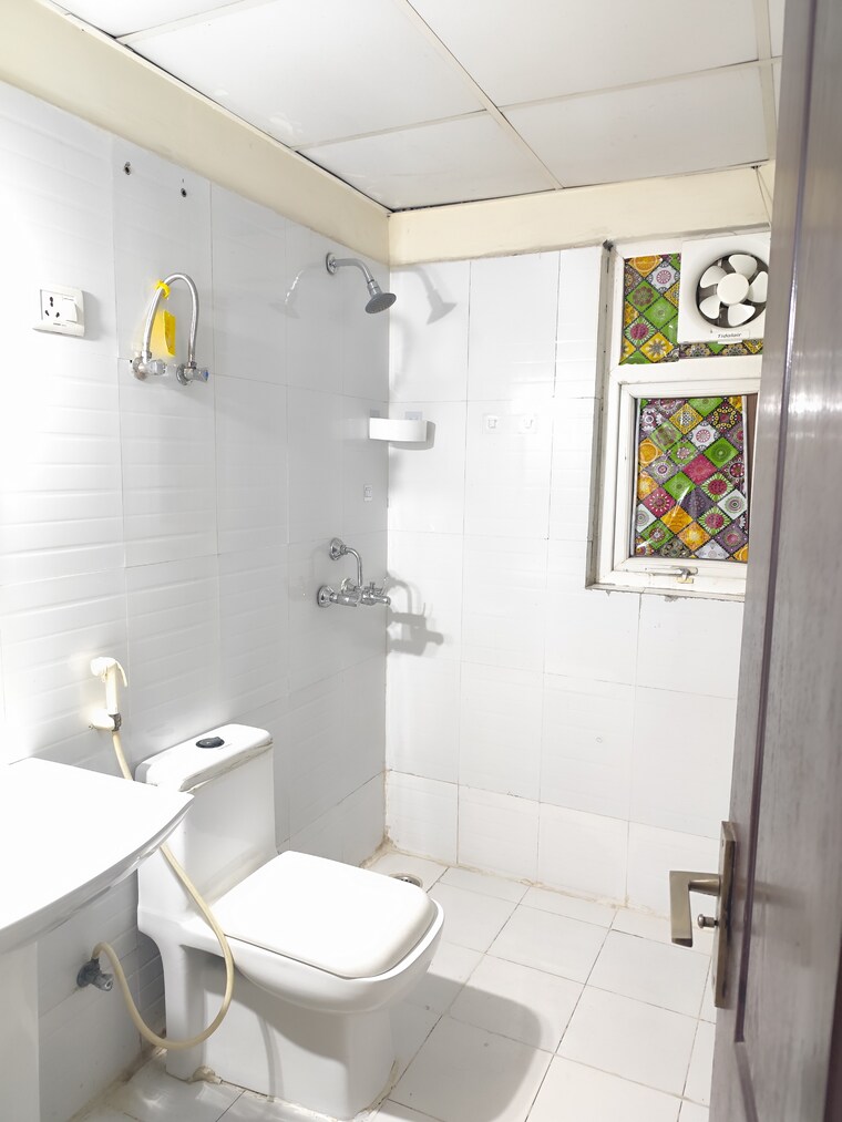 Bathroom, aims-golf-avenue-ii 2.5 Bedroom 1100 Sq.Ft. Apartment In Sector 75 Noida 9297140