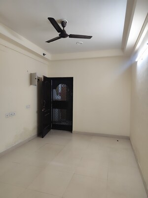 Room in 2.5 BHK Apartment at Aims Golf Avenue II, Sector 75 – for Rent
