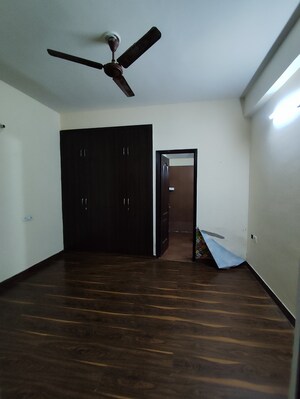 Room in 2.5 BHK Apartment at Aims Golf Avenue II, Sector 75 – for Rent