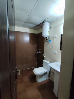 Bathroom in 2.5 BHK Apartment at Aims Golf Avenue II, Sector 75 – for Rent