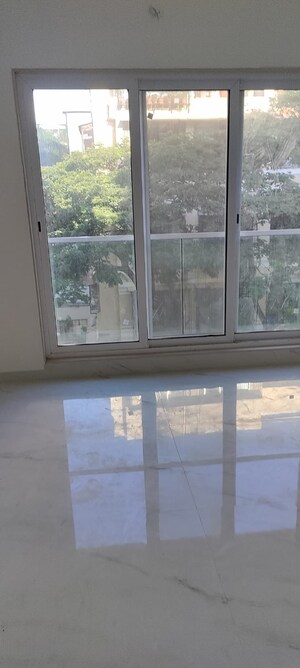 Room in 3 BHK Apartment at Santacruz West – for Rent