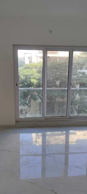 Room in 3 BHK Apartment at Santacruz West – for Rent