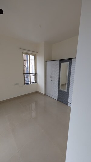 Room in 2 BHK Apartment at Rustomjee Athena, Majiwada – for Rent