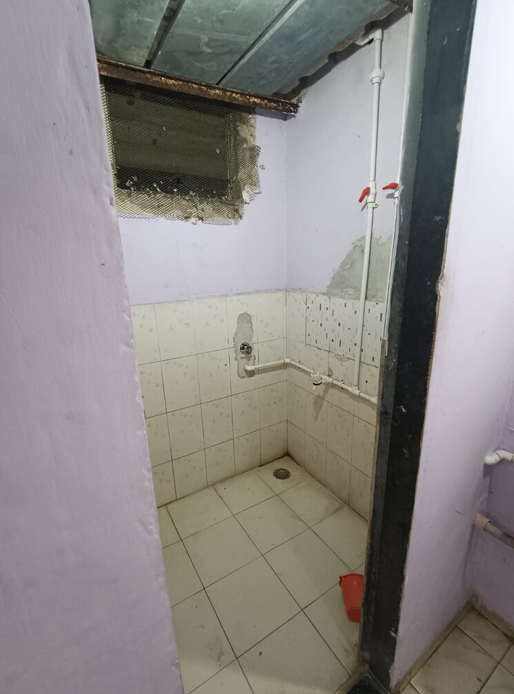 Bathroom, kopar khairane 1 RK 300 Sq.Ft. Apartment In Kopar Khairane Navi Mumbai 9297195