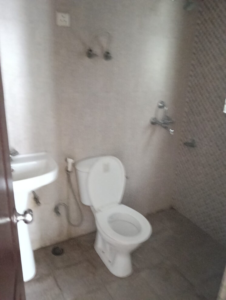 Bathroom, aditya-urban-homes 2 Bedroom 840 Sq.Ft. Apartment In Shahpur Bamheta Ghaziabad 9297251