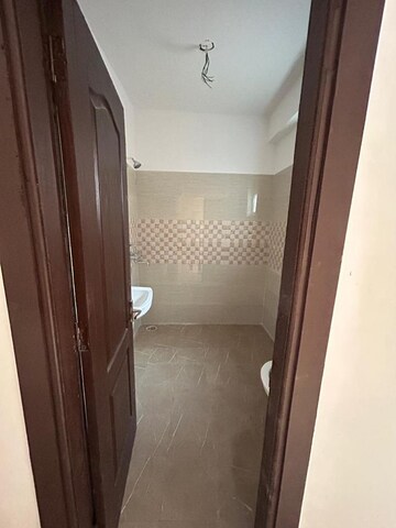 Bathroom in 3 BHK Apartment at Panchsheel Greens, Sector 16 Greater Noida – for Sale