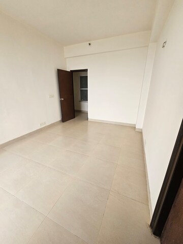Room in 3 BHK Apartment at Indiabulls Centrum Park, Sector 103 – for Sale