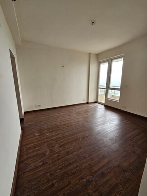 Room in 3 BHK Apartment at Indiabulls Centrum Park, Sector 103 – for Sale