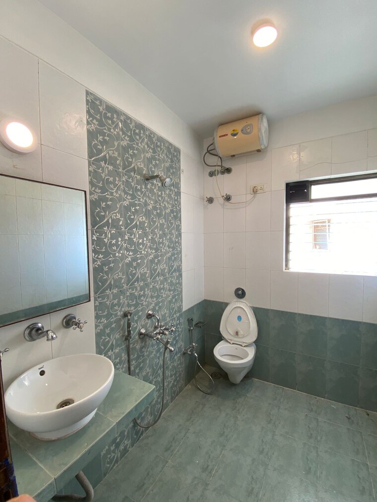 Bathroom, venus-towers 2 Bedroom 1000 Sq.Ft. Apartment In Kurla Mumbai 9297270